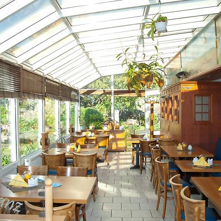 奥斯特巴德·哥伦 Ferien Unterm Reetdach In Gohren酒店 外观 照片